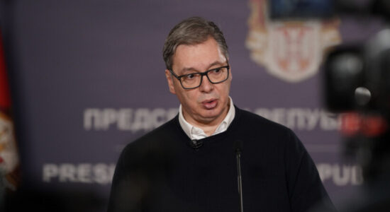 Vuçiq i kërkon Hagës lirimin e kriminelit Mlladiq: Gjendja e tij është shumë e rëndë