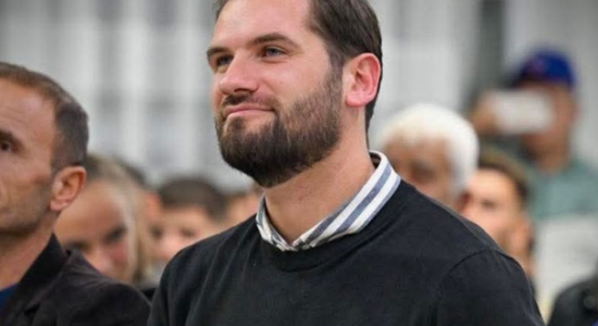 Amir Idrizi zgjidhet kryetar i ri i Këshillit të Komunës së Sarajit