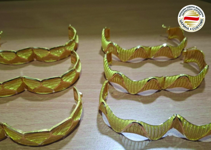 Dogana parandalon kontrabandën e arit, sekuestron bizhuteri 9,460 €”