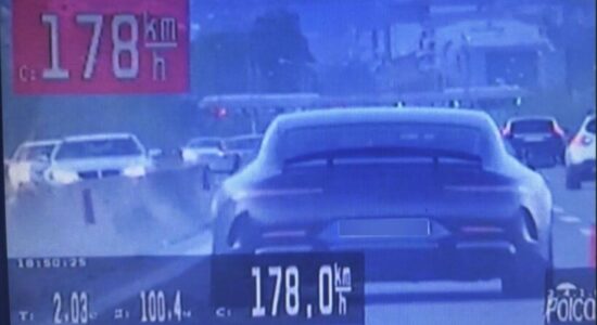 Në rrugë ku shpejtësia e lejuar është 80km/h voziste 178 km/h, arrestohet nga policia
