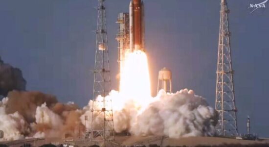 NASA lançon Artemis II, shënon fluturimin e parë të astronautëve në Hënë që nga viti 1972