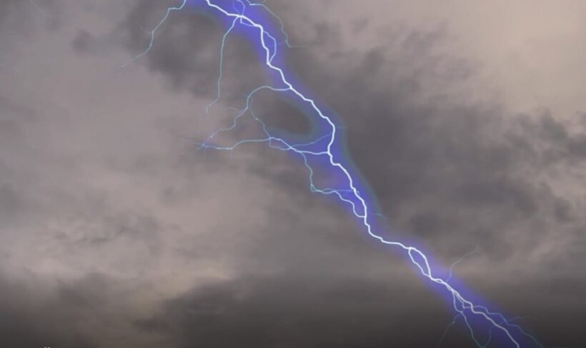 Stuhitë në Bangladesh, 14 persona humbin jetën! U goditën nga rrufetë