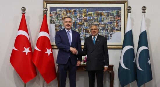 Shefat e diplomacisë turke dhe pakistaneze diskutojnë bisedimet mes SHBA-së dhe Iranit