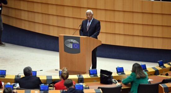 Shefi i Këshillit të BE-së: Paqja e vërtetë në Lindjen e Mesme mund të arrihet vetëm me mbrojtje të ligjit ndërkombëtar