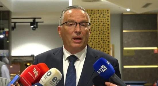 Hamza zbulon ofertën e Kurtit për PDK-në: Qëndroni në sallë, merreni kryetarin e Kuvendit