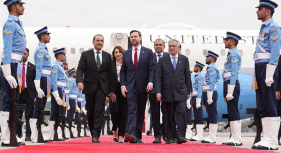 Irani dyshon se negociatat mund të jenë një kurth për sulm të papritur