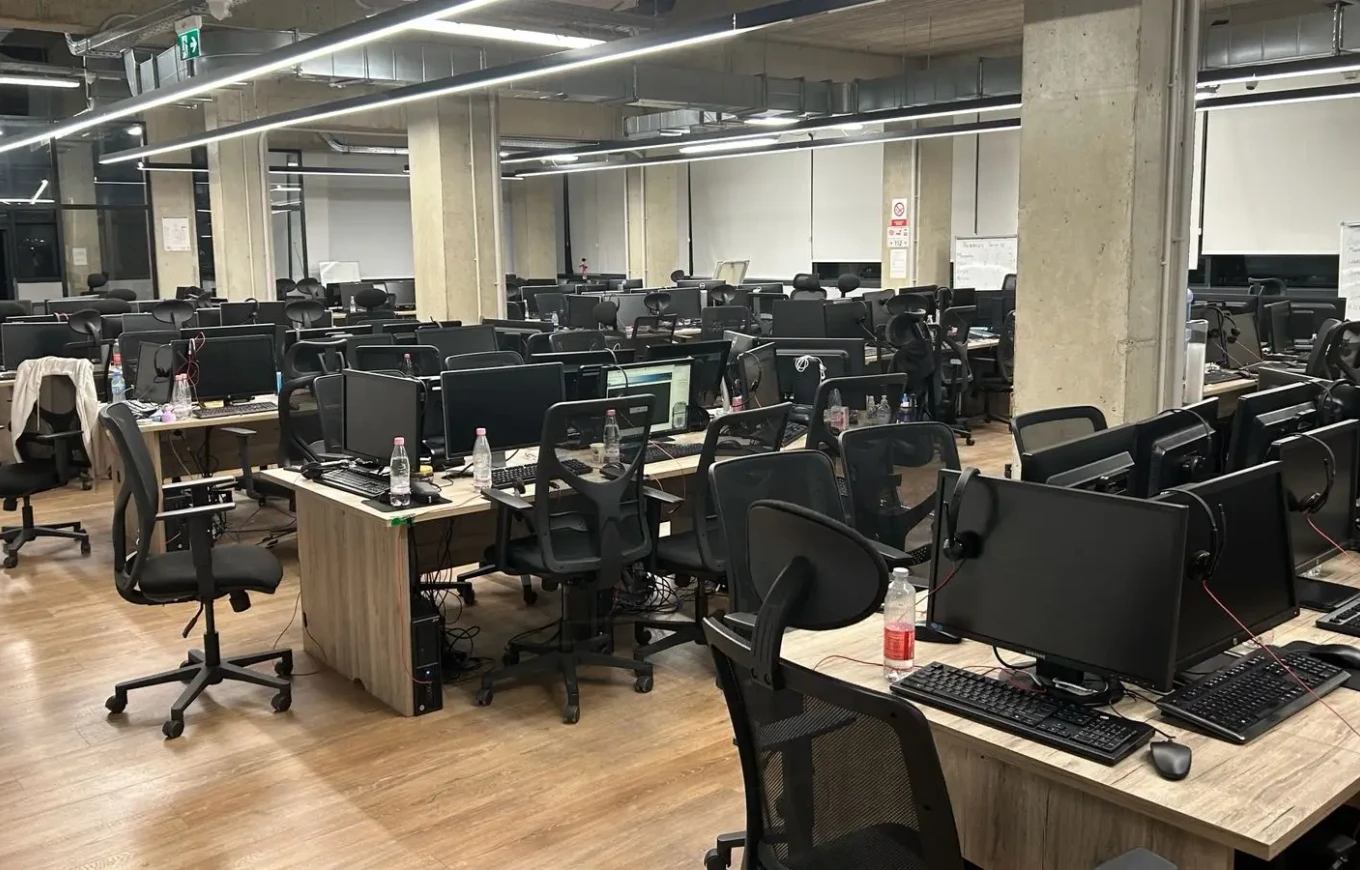 Bastisen qendra thirrjesh në Tiranë  10 të arrestuar për mashtrim prej 50 milionë eurosh