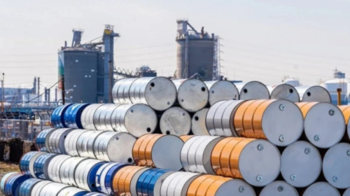 SHBA lejon përkohësisht shitjen e naftës ruse të depozituar në cisterna deri më 16 maj