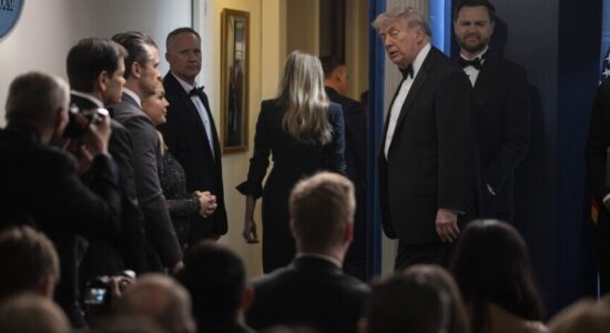 Trump dhe zonja e parë Melania Trump u evakuuan pas një incidenti sigurie në një darkë në Washington