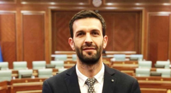 Ndryshimi i gjinisë, Rrahmani pyet Kurtin: Kush do ta përbëjë familjen sipas konceptit tuaj?