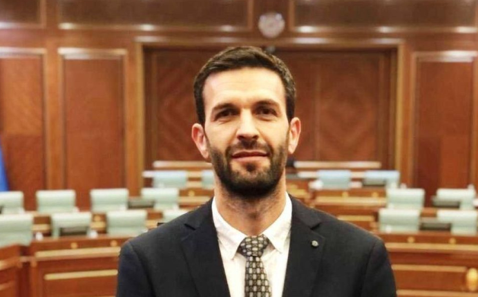 Ndryshimi i gjinisë  Rrahmani pyet Kurtin  Kush do ta përbëjë familjen sipas konceptit tuaj 