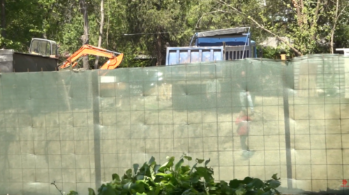 (VIDEO) Tragjedi në një kantierë ndërtimi, një punëtor humbi jetën, katër të tjerë u lënduan