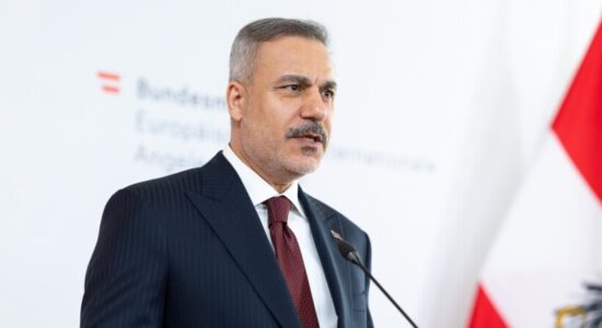 Kryediplomati turk bën thirrje për presion ndaj Izraelit për të parandaluar shkeljet e planit të paqes në Gaza