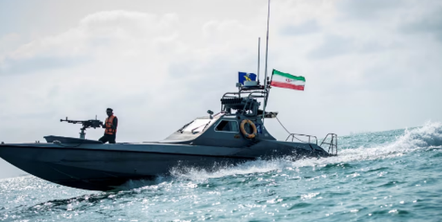 Garda Revolucionare iraniane sulmon anijen amerikane me 5,000 ushtarë në Oqeanin Indian