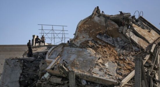 Sulmet izraelite vrasin 3 palestinezë në Gaza, numri i të vdekurve arrin në 72.300