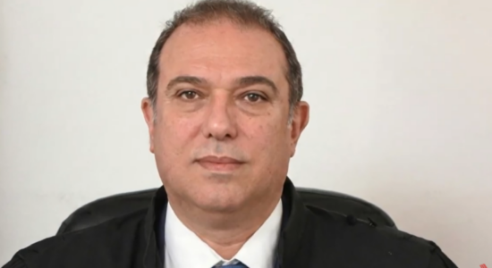 (VIDEO) Ekspertiza: Paratë në mur kanë qenë të gjykatësit Gjoko Ristov