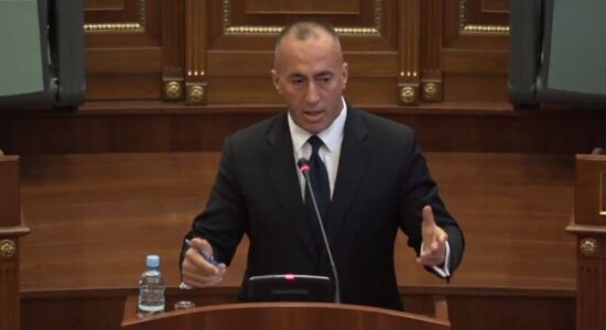 Haradinaj godet Kurtin: Ti shpenzon pare, ushqen zagarë, me fy shqiptarë