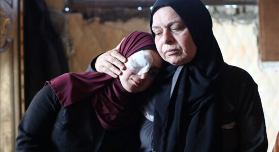 Humbi syrin në sulmin izraelit, e reja nga Gaza vazhdon të pikturojë pavarësisht aftësisë së kufizuar