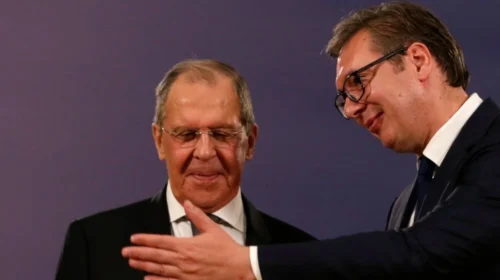 Vuçiq del hapur pro Kremlinit, pajtohet me Lavrovin se BE-ja po e kthen Serbinë në “zonë tampon” kundër Rusisë