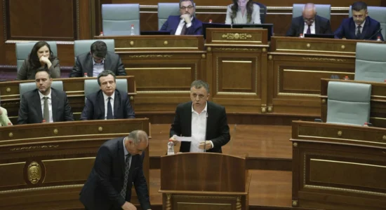 Feride Rushiti merr vetëm 63 vota, seanca për presidentin vazhdon nesër