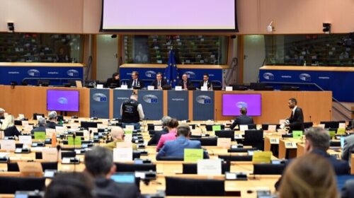 Liderët e Gjirit refuzojnë çdo tarifë për anijet që kalojnë Hormuzin, bëjnë thirrje për lundrim të lirë