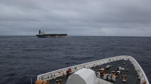 Irani i bën thirrje SHBA-së të lirojë anijen iraniane të sekuestruar dhe ekuipazhin e saj