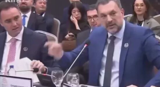 Ministri i jashtëm boshnjak kritikon ashpër Serbinë dhe Vuçiqin: Po i fshihni kriminelët e luftës