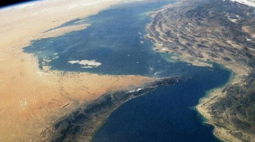Kina sfidon bllokadën e SHBA-së, çisterna e naftës kalon Ngushticën e Hormuzit
