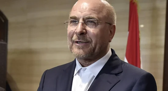 Kryetari i parlamentit të Iranit paralajmëron Trumpin se “i gjithë rajoni do të digjet”