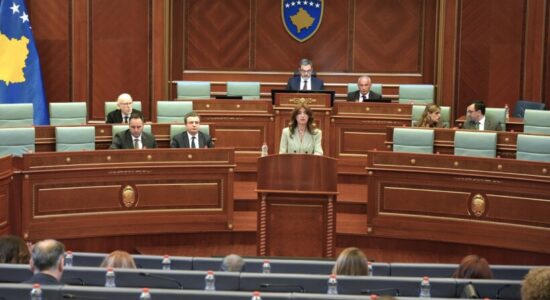 Shtyhet seanca, punimet vazhdojnë në 14:00