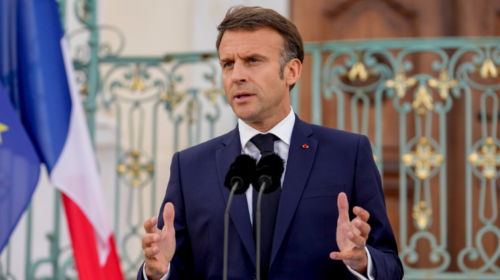 Macron njofton tërheqjen nga politika pas përfundimit të mandatit në 2027