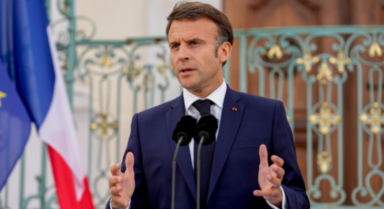 Macron njofton tërheqjen nga politika pas përfundimit të mandatit në 2027