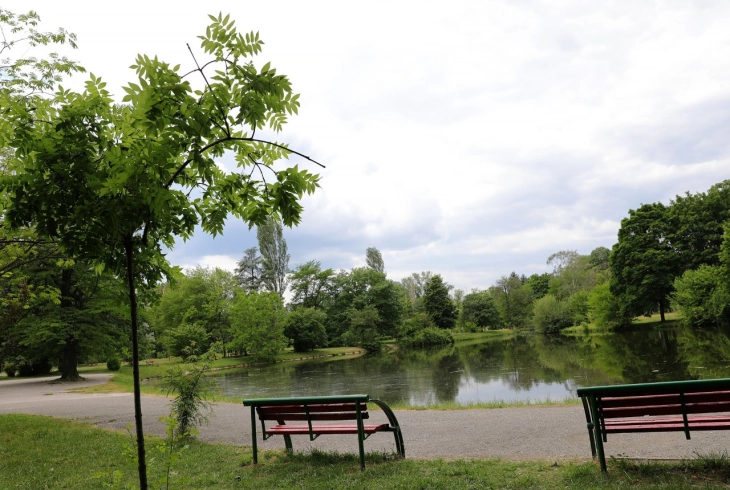Mot i vranët me periudha dielli, në pjesët lindore shi dhe bubullima