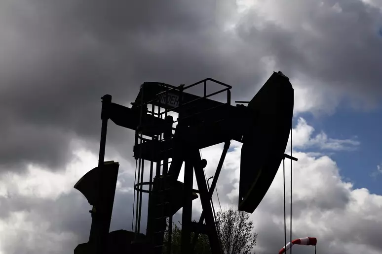 Lufta në Lindjen e Mesme/ Çmimi i naftës rritet mbi 105 dollarë për fuçi