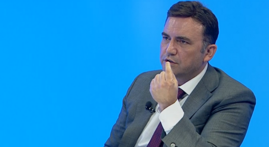 “I kanë shpallur luftë gjuhës shqipe”, Osmani: Kjo nuk do zgjasë shumë, shqiptarët janë zgjuar, shihni studentët!