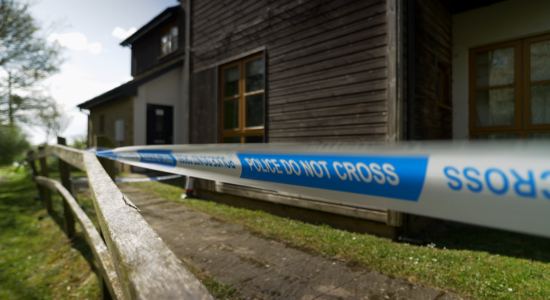 19-vjeçarja vdes pas sulmit nga një qen në Angli