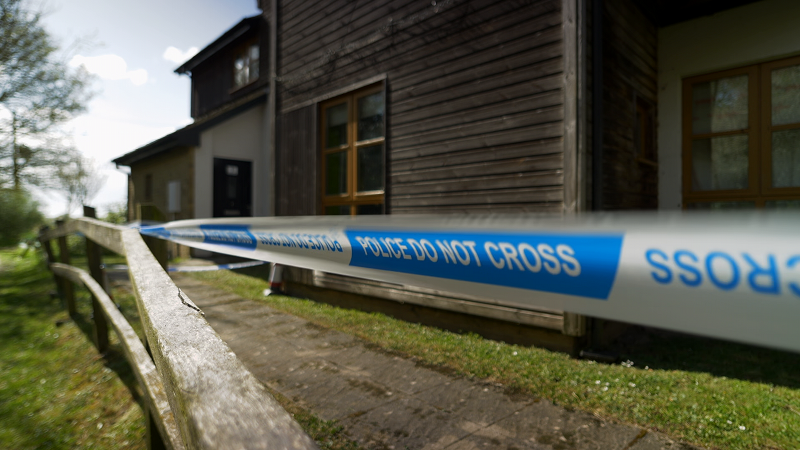 19 vjeçarja vdes pas sulmit nga një qen në Angli