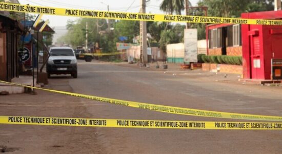 Sulme të koordinuara godasin Malin, luftimet vazhdojnë pranë aeroportit në Bamako