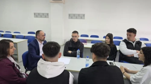 Punëtoria “Ekonomistët e së ardhmes” i bashkoi maturantët në Universitetin e Tetovës