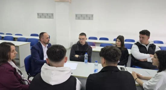 Punëtoria “Ekonomistët e së ardhmes” i bashkoi maturantët në Universitetin e Tetovës