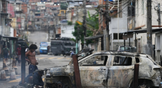 Të shtëna mes policisë dhe bandave në Rio de Janeiro, mbi 200 turistë mbeten të bllokuar në mal