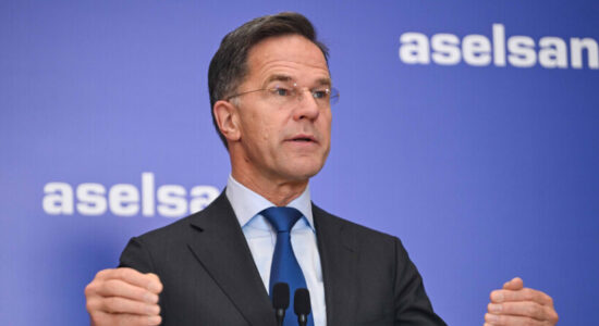 Rutte: Aleatët e NATO-s mund të mësojnë shumë nga revolucioni i industrisë së mbrojtjes në Turqi