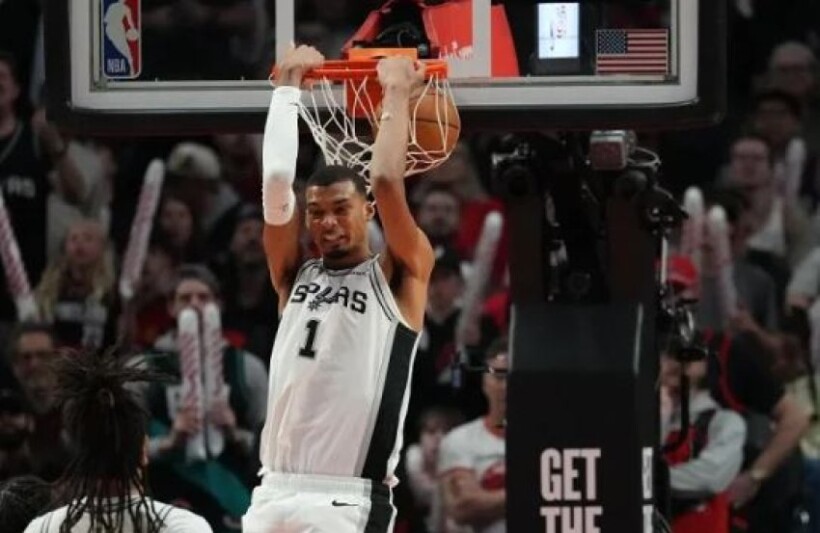 San Antonio e Boston fitojnë jashtë fushe