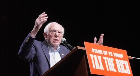 Senatori Sanders po detyron Senatin të bllokojë 500 milionë dollarë në bomba për Izraelin