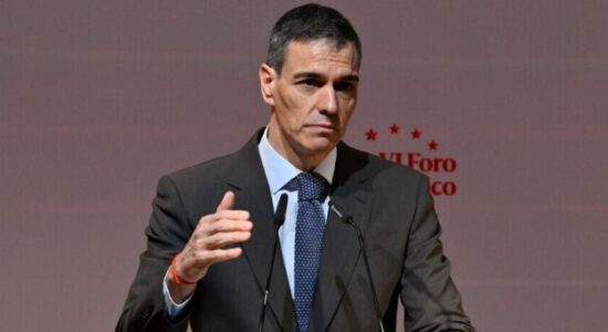 “Kina mund të bëjë më shumë”, Sanchez thirrje për t’i dhënë fund konflikteve në Lindjen e Mesme dhe Ukrainë