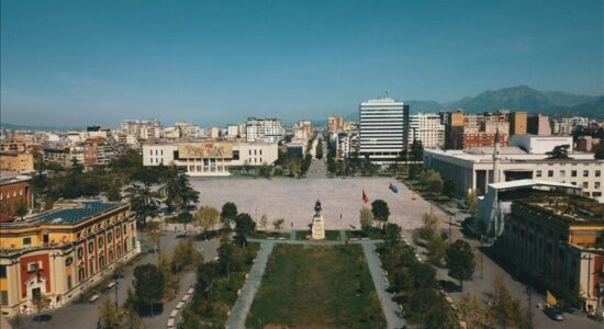 Ambasada e SHBA-së paralajmëron për kërcënime të mundshme në Shqipëri nga grupe të lidhura me Iranin