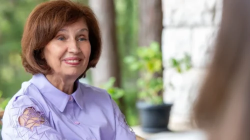 Siljanovska-Davkova uron Pashkët: Të bashkohemi rreth vlerave të dashurisë dhe respektit të ndërsjelltë