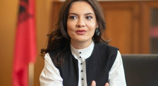 Elisa Spiropali i përgjigjet Ramës: Më përjashto