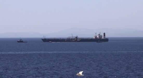 Teherani: Tankeri iranian i naftës hyri në ujërat territoriale, “pavarësisht kërcënimeve” të SHBA-së