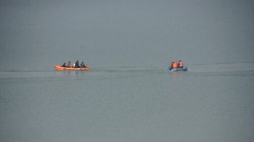 Përmbyset varka me pelegrinë në Indi, të paktën 10 viktima